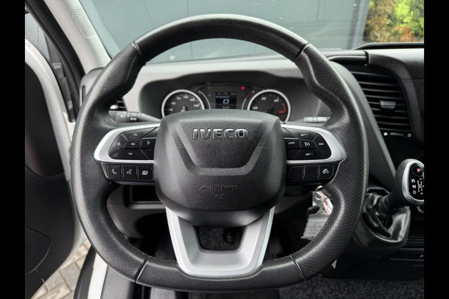 Iveco Daily 35S14 136 PK HI-MATIC AUTOMAAT / L2H3 / 1e EIG. / CRUISE / ECC / CAMERA / OPRIJPLANK / NAVI / 3-ZITS / 3500 KG AHG