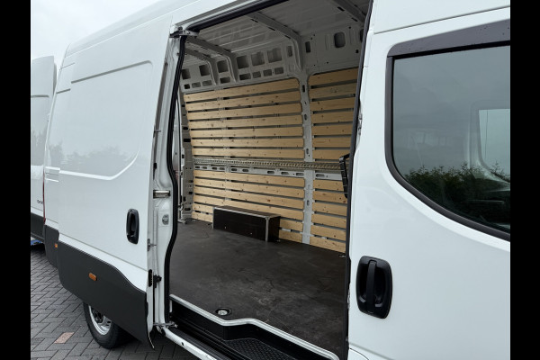Iveco Daily 35S14 136 PK HI-MATIC AUTOMAAT / L2H3 / 1e EIG. / CRUISE / ECC / CAMERA / OPRIJPLANK / NAVI / 3-ZITS / 3500 KG AHG