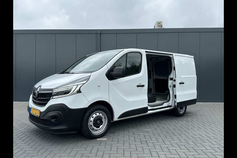 Renault Trafic 2.0 dCi 120 PK / L1H1 / 1e EIG. / 2x SCHUIFDEUR / AIRCO / CRUISE / TREKHAAK