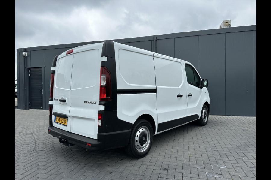 Renault Trafic 2.0 dCi 120 PK / L1H1 / 1e EIG. / 2x SCHUIFDEUR / AIRCO / CRUISE / TREKHAAK