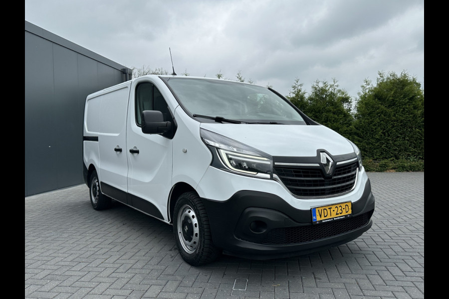 Renault Trafic 2.0 dCi 120 PK / L1H1 / 1e EIG. / 2x SCHUIFDEUR / AIRCO / CRUISE / TREKHAAK