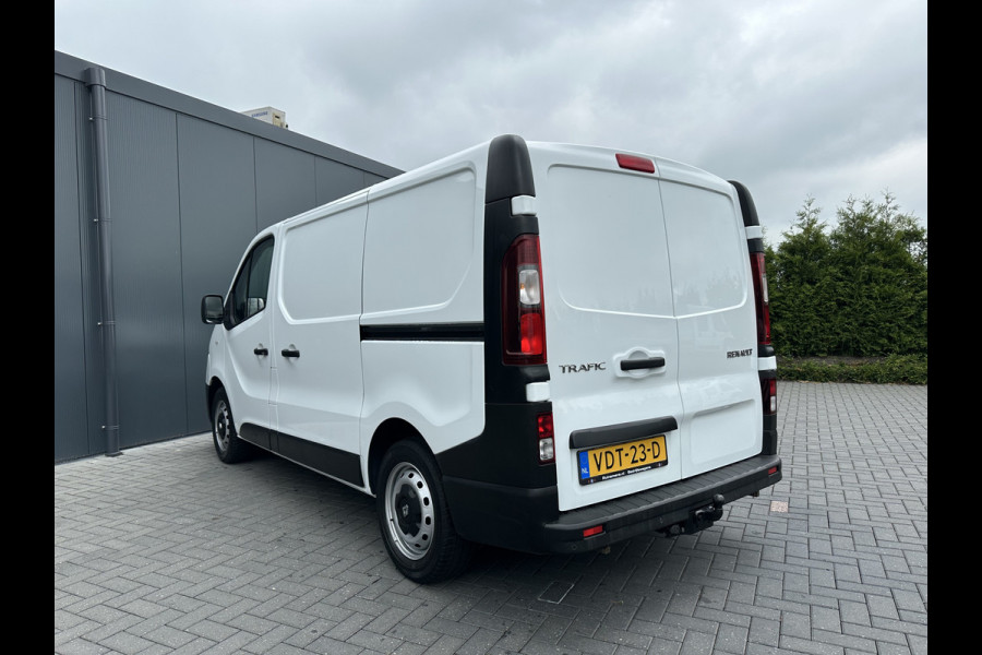 Renault Trafic 2.0 dCi 120 PK / L1H1 / 1e EIG. / 2x SCHUIFDEUR / AIRCO / CRUISE / TREKHAAK