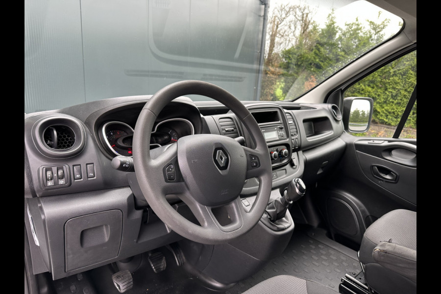 Renault Trafic 2.0 dCi 120 PK / L1H1 / 1e EIG. / 2x SCHUIFDEUR / AIRCO / CRUISE / TREKHAAK