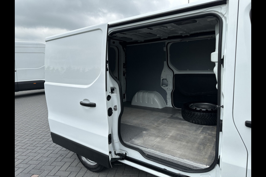 Renault Trafic 2.0 dCi 120 PK / L1H1 / 1e EIG. / 2x SCHUIFDEUR / AIRCO / CRUISE / TREKHAAK
