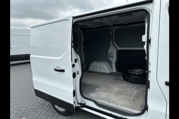 Renault Trafic 2.0 dCi 120 PK / L1H1 / 1e EIG. / 2x SCHUIFDEUR / AIRCO / CRUISE / TREKHAAK