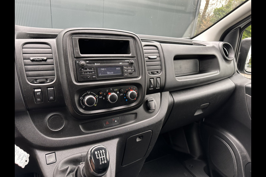 Renault Trafic 2.0 dCi 120 PK / L1H1 / 1e EIG. / 2x SCHUIFDEUR / AIRCO / CRUISE / TREKHAAK