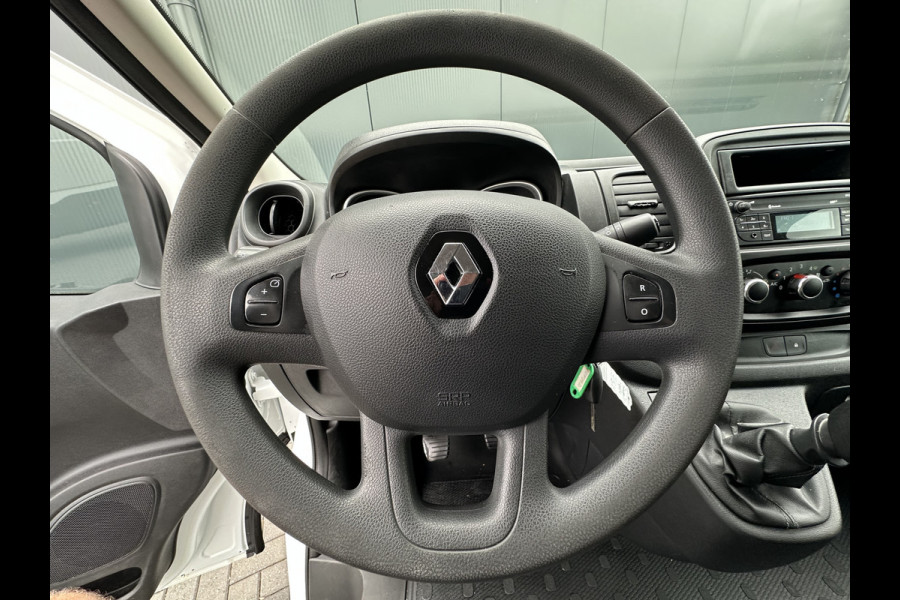 Renault Trafic 2.0 dCi 120 PK / L1H1 / 1e EIG. / 2x SCHUIFDEUR / AIRCO / CRUISE / TREKHAAK