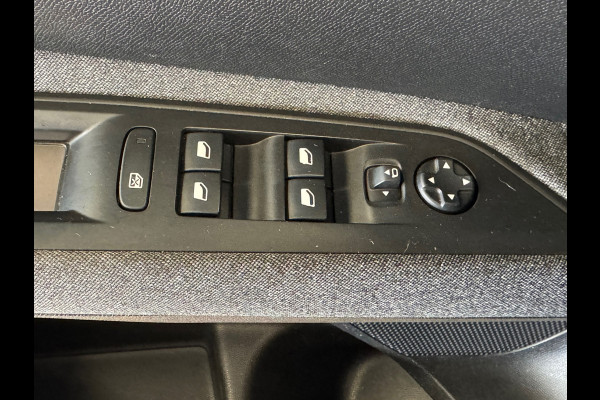 Peugeot 5008 1.2 PureTech Blue Lease Executive 7 PERSOONS AUT. CAMERA APPLE CARPLAY NAVIGATIE AIRCO CRUISE USB