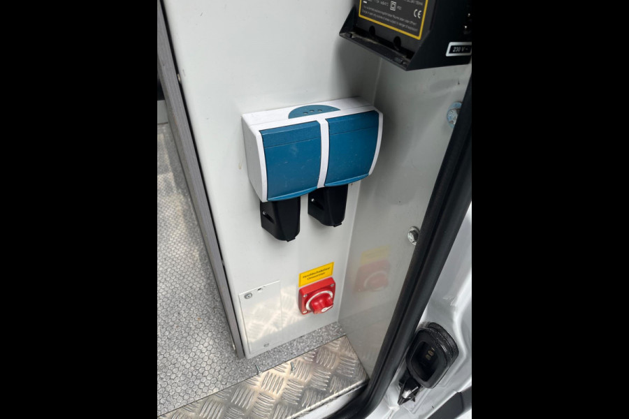 Renault Master Servicewagen T35 2.3 dCi 145pk euro6 L2H2 BOTT Inrichting, Victron omvormer, Standkachel, Trekhaak, RIJKLAARPRIJS!