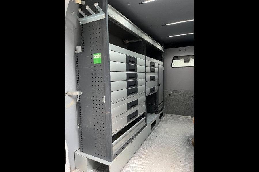 Renault Master Servicewagen T35 2.3 dCi 145pk euro6 L2H2 BOTT Inrichting, Victron omvormer, Standkachel, Trekhaak, RIJKLAARPRIJS!