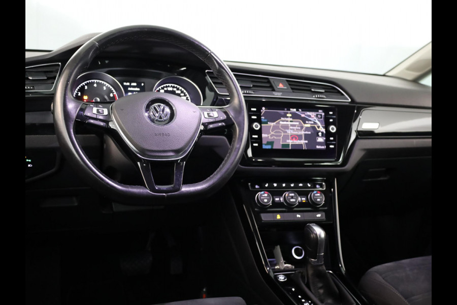Volkswagen Touran 1.4 TSI Highline Edition R 7p 150pk DSG| Navi| Trekhaak| Alarm|Camera| 17'LM-velgen