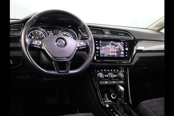 Volkswagen Touran 1.4 TSI Highline Edition R 7p 150pk DSG| Navi| Trekhaak| Alarm|Camera| 17'LM-velgen
