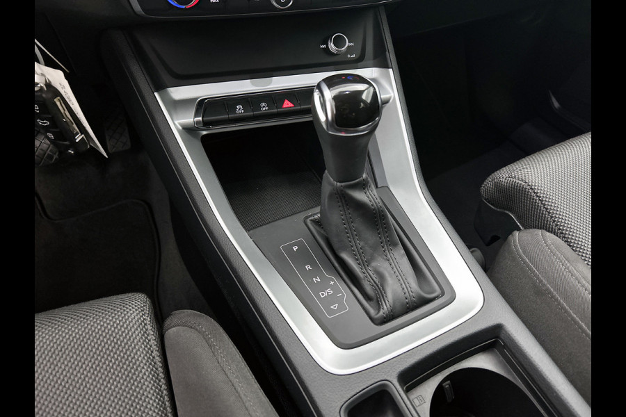 Audi Q3 35 TFSI Advanced S-line (NL-auto, Navi, Digitale Dash, Sportstoelen, Parkeersensoren, Etc)