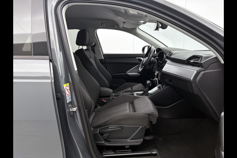 Audi Q3 35 TFSI Advanced S-line (NL-auto, Navi, Digitale Dash, Sportstoelen, Parkeersensoren, Etc)