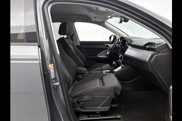 Audi Q3 35 TFSI Advanced S-line (NL-auto, Navi, Digitale Dash, Sportstoelen, Parkeersensoren, Etc)