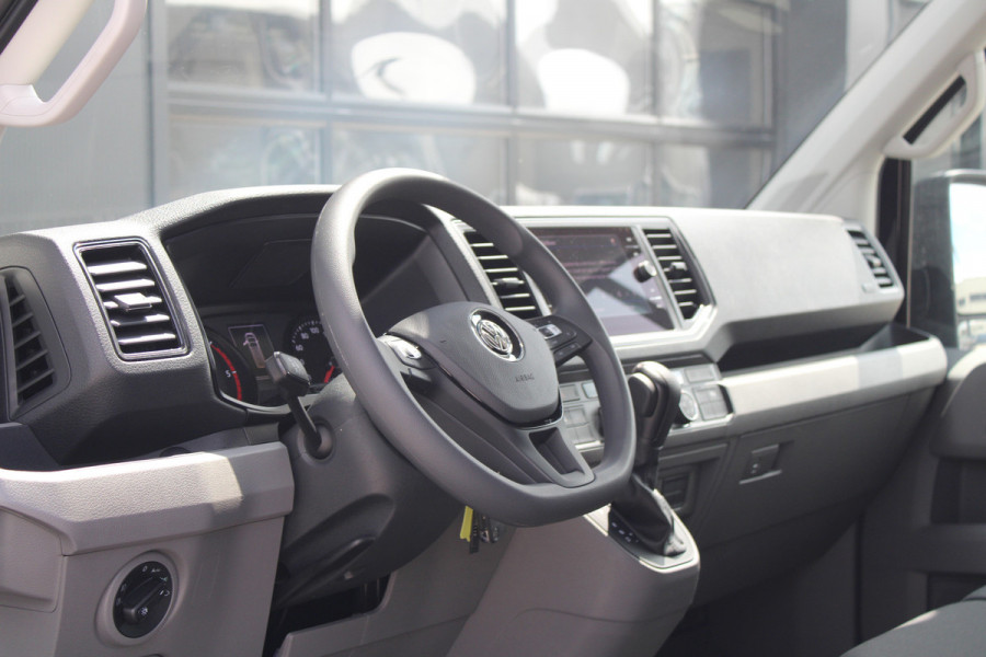 Volkswagen Crafter 35 2.0 TDI L3H3 177pk - 2x Schuifdeur - LED - Trekhaak - Navigatie - DAB - Geveerde stoel - Camera - Stoelverwarming - Rijklaar