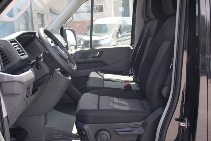 Volkswagen Crafter 35 2.0 TDI L3H3 177pk - 2x Schuifdeur - LED - Trekhaak - Navigatie - DAB - Geveerde stoel - Camera - Stoelverwarming - Rijklaar