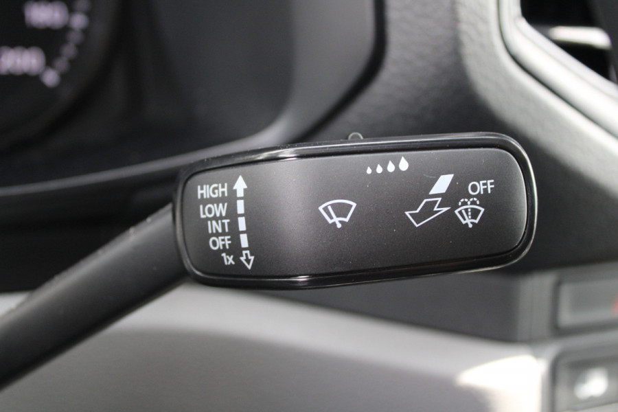 Volkswagen Crafter 35 2.0 TDI L3H3 177pk - 2x Schuifdeur - LED - Trekhaak - Navigatie - DAB - Geveerde stoel - Camera - Stoelverwarming - Rijklaar