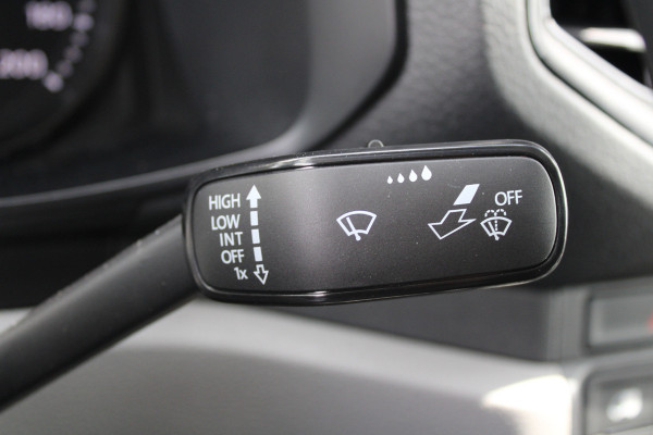 Volkswagen Crafter 35 2.0 TDI L3H3 177pk - 2x Schuifdeur - LED - Trekhaak - Navigatie - DAB - Geveerde stoel - Camera - Stoelverwarming - Rijklaar