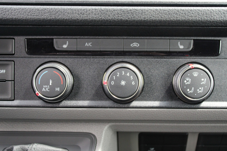 Volkswagen Crafter 35 2.0 TDI L3H3 177pk - 2x Schuifdeur - LED - Trekhaak - Navigatie - DAB - Geveerde stoel - Camera - Stoelverwarming - Rijklaar