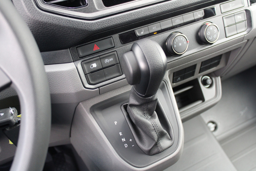 Volkswagen Crafter 35 2.0 TDI L3H3 177pk - 2x Schuifdeur - LED - Trekhaak - Navigatie - DAB - Geveerde stoel - Camera - Stoelverwarming - Rijklaar