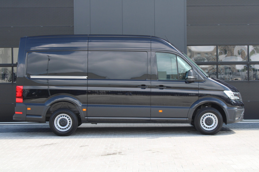 Volkswagen Crafter 35 2.0 TDI L3H3 177pk - 2x Schuifdeur - LED - Trekhaak - Navigatie - DAB - Geveerde stoel - Camera - Stoelverwarming - Rijklaar