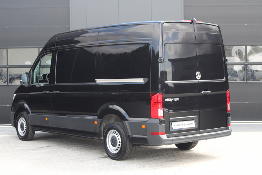 Volkswagen Crafter 35 2.0 TDI L3H3 177pk - 2x Schuifdeur - LED - Trekhaak - Navigatie - DAB - Geveerde stoel - Camera - Stoelverwarming - Rijklaar