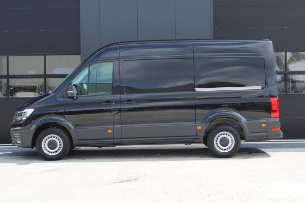Volkswagen Crafter 35 2.0 TDI L3H3 177pk - 2x Schuifdeur - LED - Trekhaak - Navigatie - DAB - Geveerde stoel - Camera - Stoelverwarming - Rijklaar