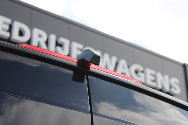 Volkswagen Crafter 35 2.0 TDI L3H3 177pk - 2x Schuifdeur - LED - Trekhaak - Navigatie - DAB - Geveerde stoel - Camera - Stoelverwarming - Rijklaar