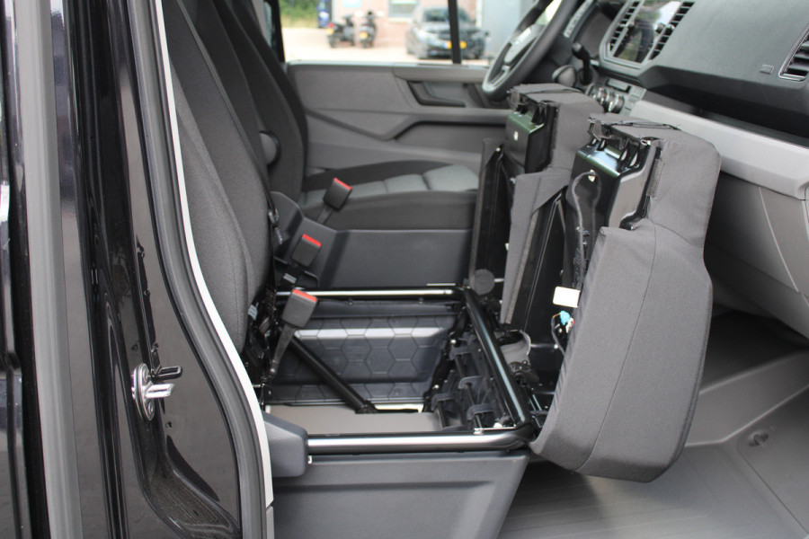 Volkswagen Crafter 35 2.0 TDI L3H3 177pk - 2x Schuifdeur - LED - Trekhaak - Navigatie - DAB - Geveerde stoel - Camera - Stoelverwarming - Rijklaar
