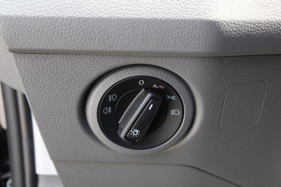 Volkswagen Crafter 35 2.0 TDI L3H3 177pk - 2x Schuifdeur - LED - Trekhaak - Navigatie - DAB - Geveerde stoel - Camera - Stoelverwarming - Rijklaar