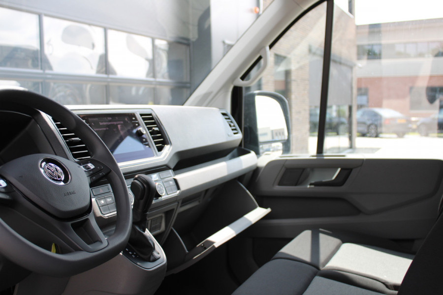 Volkswagen Crafter 35 2.0 TDI L3H3 177pk - 2x Schuifdeur - LED - Trekhaak - Navigatie - DAB - Geveerde stoel - Camera - Stoelverwarming - Rijklaar