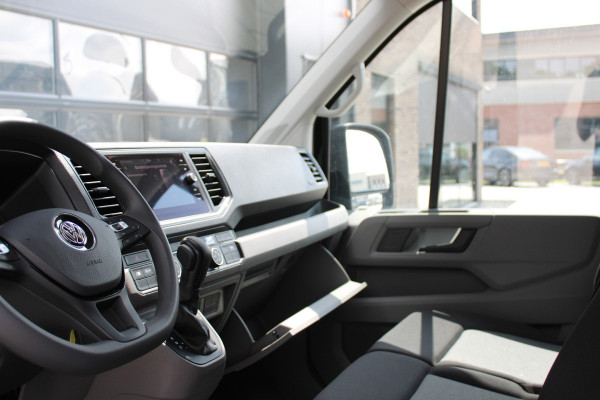 Volkswagen Crafter 35 2.0 TDI L3H3 177pk - 2x Schuifdeur - LED - Trekhaak - Navigatie - DAB - Geveerde stoel - Camera - Stoelverwarming - Rijklaar