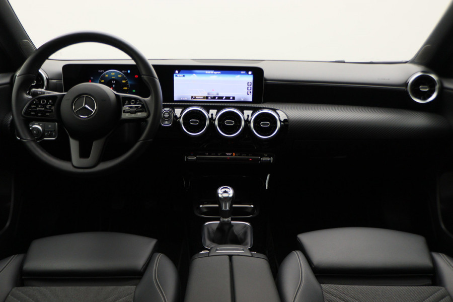 Mercedes-Benz A-Klasse 180 Premium Panoramadak, Navigatie, Camera, LED, Climate, PDC