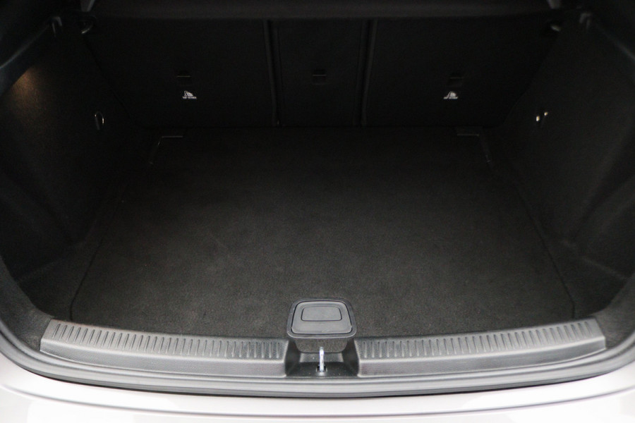 Mercedes-Benz A-Klasse 180 Premium Panoramadak, Navigatie, Camera, LED, Climate, PDC