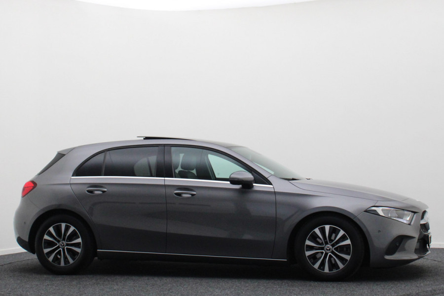 Mercedes-Benz A-Klasse 180 Premium Panoramadak, Navigatie, Camera, LED, Climate, PDC