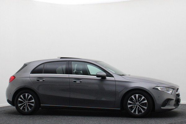 Mercedes-Benz A-Klasse 180 Premium Panoramadak, Navigatie, Camera, LED, Climate, PDC