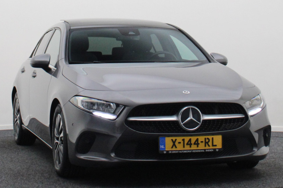 Mercedes-Benz A-Klasse 180 Premium Panoramadak, Navigatie, Camera, LED, Climate, PDC