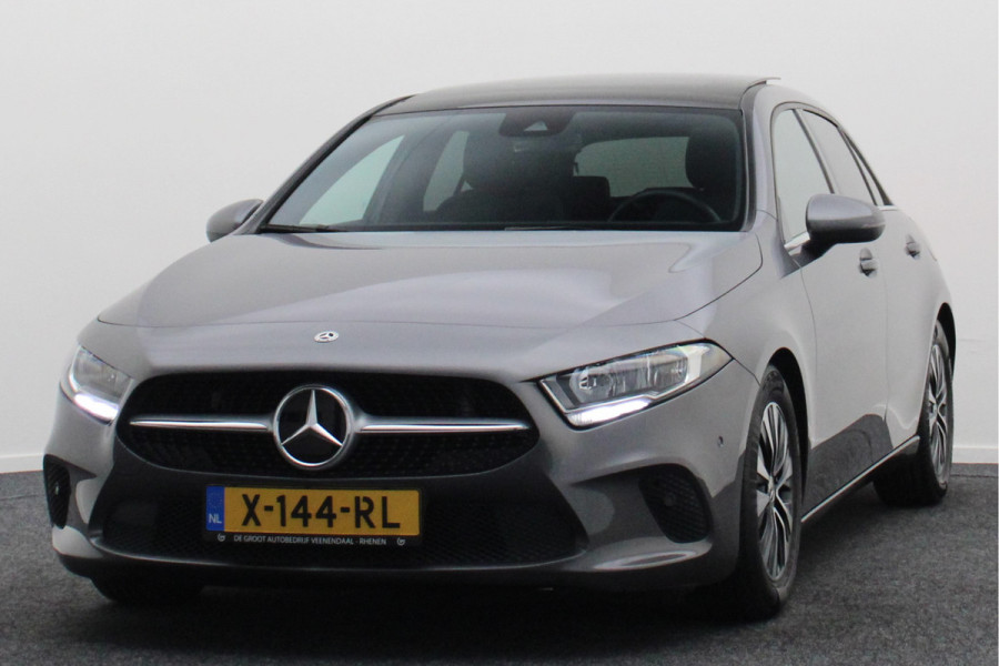 Mercedes-Benz A-Klasse 180 Premium Panoramadak, Navigatie, Camera, LED, Climate, PDC