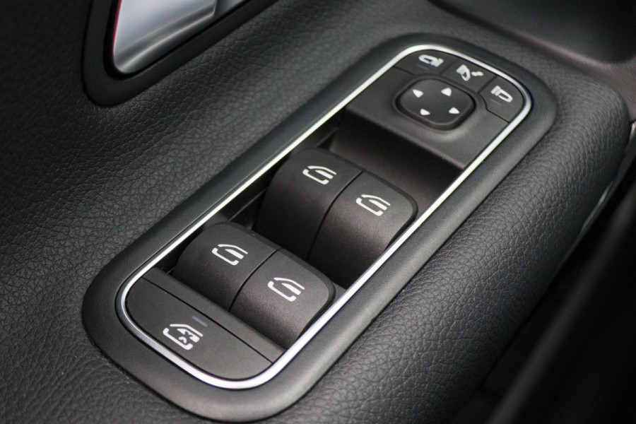 Mercedes-Benz A-Klasse 180 Premium Panoramadak, Navigatie, Camera, LED, Climate, PDC