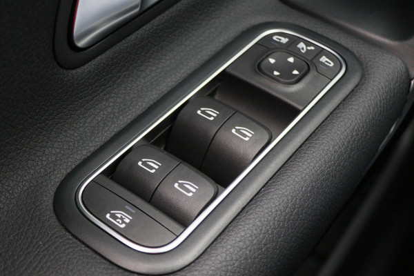 Mercedes-Benz A-Klasse 180 Premium Panoramadak, Navigatie, Camera, LED, Climate, PDC