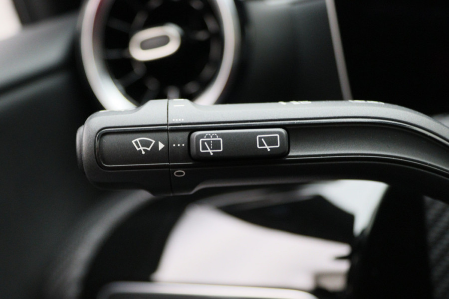 Mercedes-Benz A-Klasse 180 Premium Panoramadak, Navigatie, Camera, LED, Climate, PDC