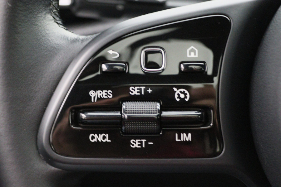 Mercedes-Benz A-Klasse 180 Premium Panoramadak, Navigatie, Camera, LED, Climate, PDC