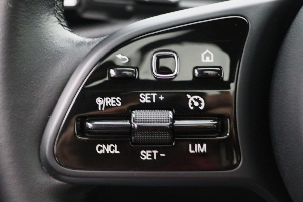 Mercedes-Benz A-Klasse 180 Premium Panoramadak, Navigatie, Camera, LED, Climate, PDC