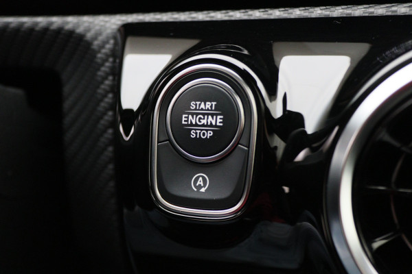 Mercedes-Benz A-Klasse 180 Premium Panoramadak, Navigatie, Camera, LED, Climate, PDC