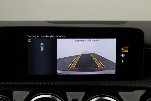 Mercedes-Benz A-Klasse 180 Premium Panoramadak, Navigatie, Camera, LED, Climate, PDC