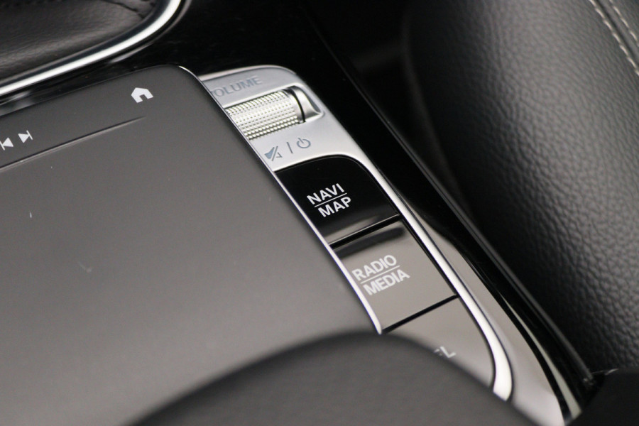 Mercedes-Benz A-Klasse 180 Premium Panoramadak, Navigatie, Camera, LED, Climate, PDC