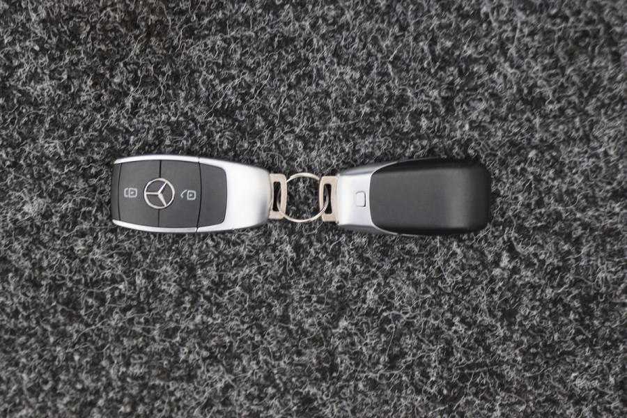 Mercedes-Benz A-Klasse 180 Premium Panoramadak, Navigatie, Camera, LED, Climate, PDC