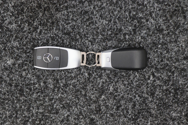 Mercedes-Benz A-Klasse 180 Premium Panoramadak, Navigatie, Camera, LED, Climate, PDC