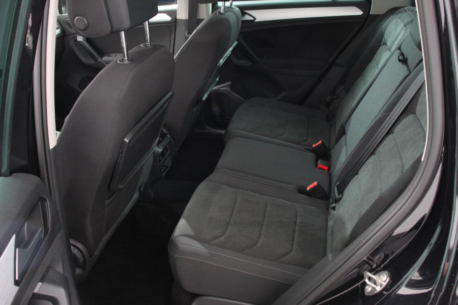 Volkswagen Tiguan 1.5 TSI 150pk DSG Comfortline Volkswagen Tiguan 1.5 TSI 150pk DSG ACT Comfortline | Navigatie | Apple Carplay/Android Auto | Climate Control | Electrische achterklep | Digitale Cockpit